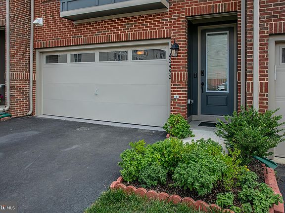 2nd image of 42492 Dogwood Glen Sq