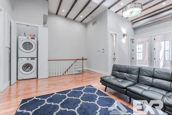 Rented by EXR | media 2