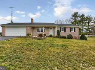 1484 Hillcrest Dr, Chambersburg, PA 17202