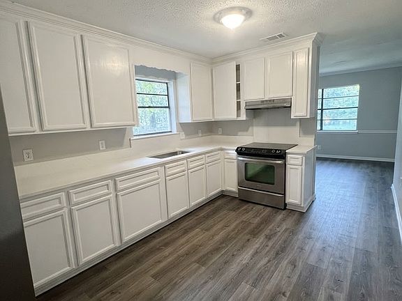 5th image of 411 Shenandoah Rd N