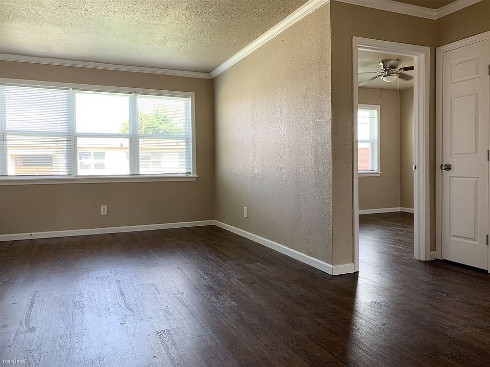 LIVING+DINING AREA (15)