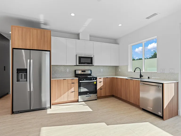 15216 W Holyland Dr — Photo 4