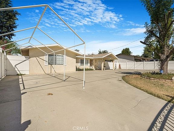 2nd image of 10611 Cherry Ave