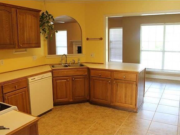 4th image of 4509 Shelly Ln