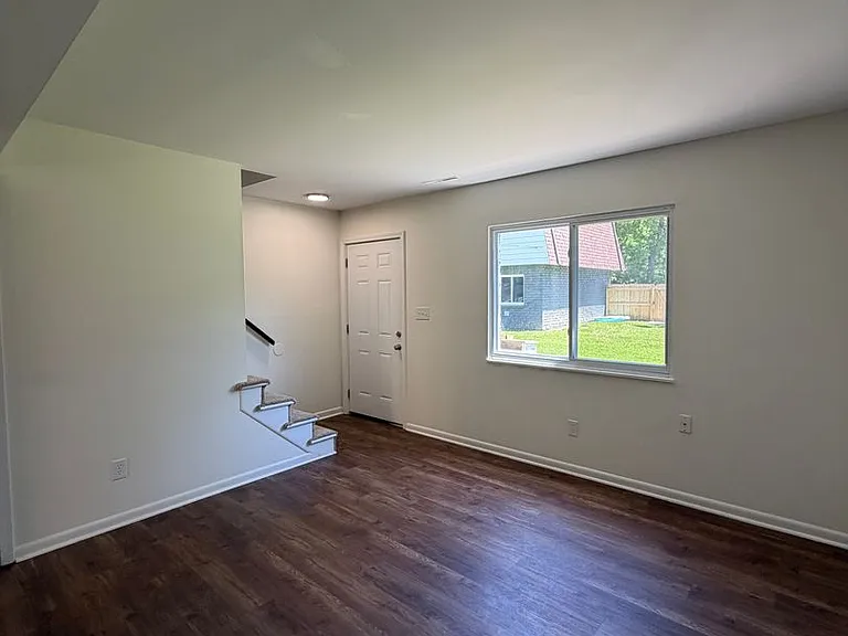 1524 Genessee Ave — Photo 3