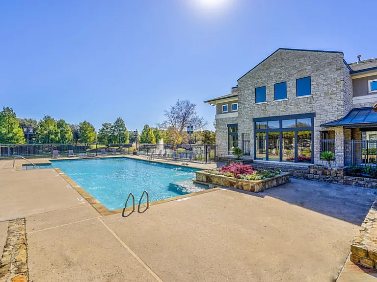 Cypress Lake at Stonebriar Apartments — Photo 20