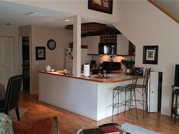 4th image of 817 Williamsburg Cir #817