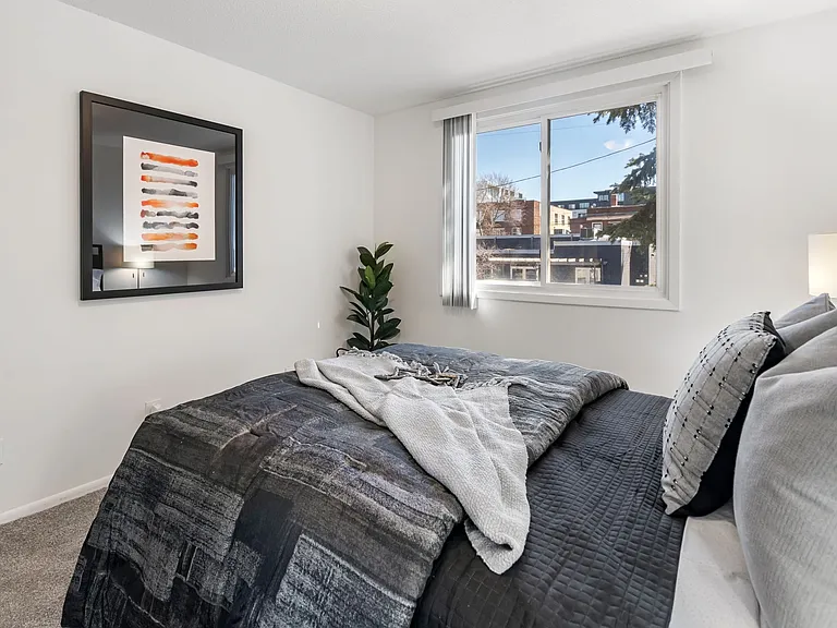 Uptown Square Apartments — Photo 14