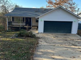 100 Powhatan Dr, Cherokee Village, AR 72529