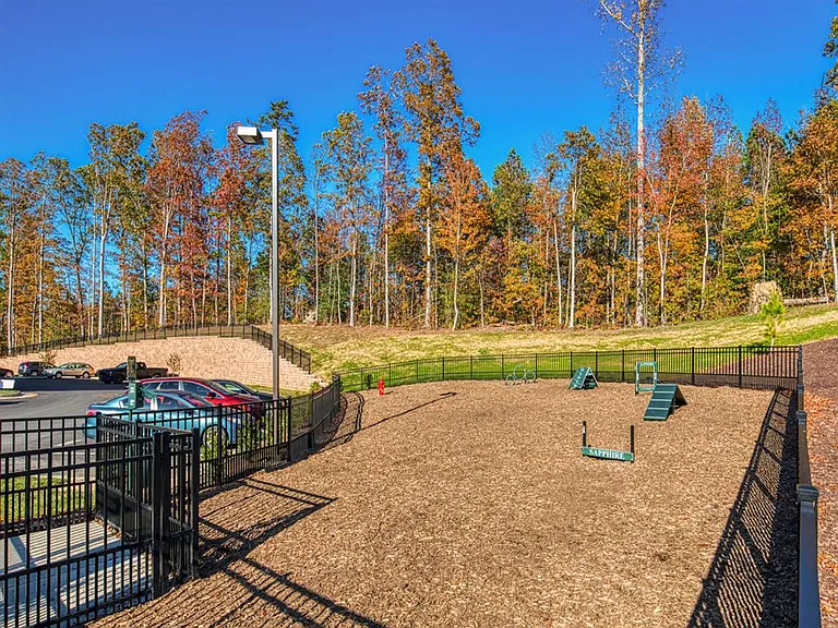 Sapphire at Centerpointe — Photo 29