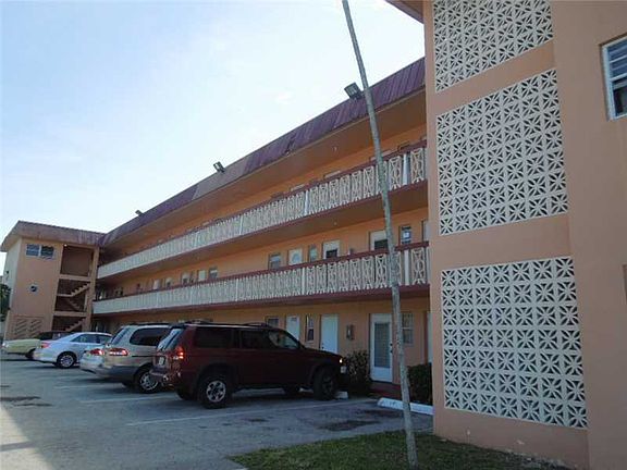 2nd image of 18900 NE 3rd Ct APT 524
