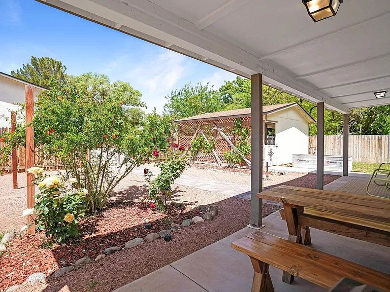263 E Hollomon St — Photo 28