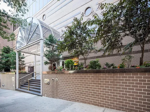 200 East 89th Street image 18 of 20