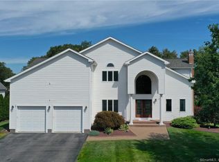 11 Knoll Ln, Rocky Hill, CT 06067