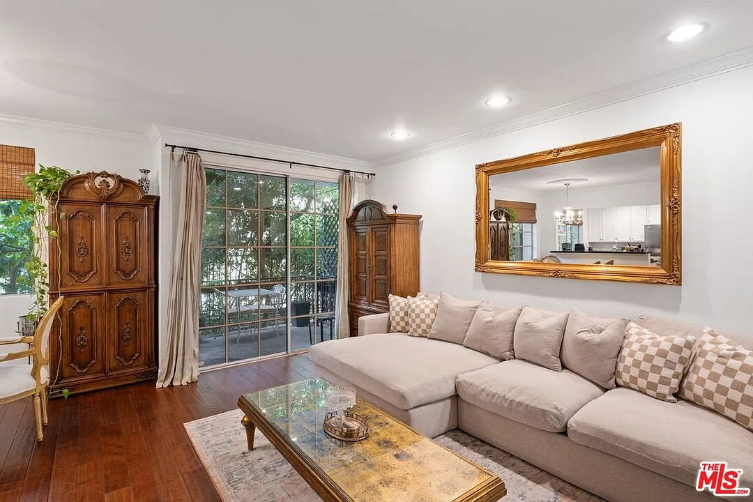 2 bed, 2.0 bath, 1149 sqft, $4,395 — Photo 2