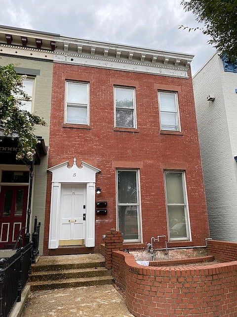 1st image of 15 E Cary St #2