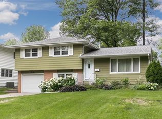 1406 40th St NE, Cedar Rapids, IA 52402