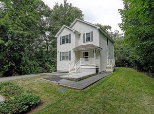 27 Parkview Trl, Cumberland, RI 02864