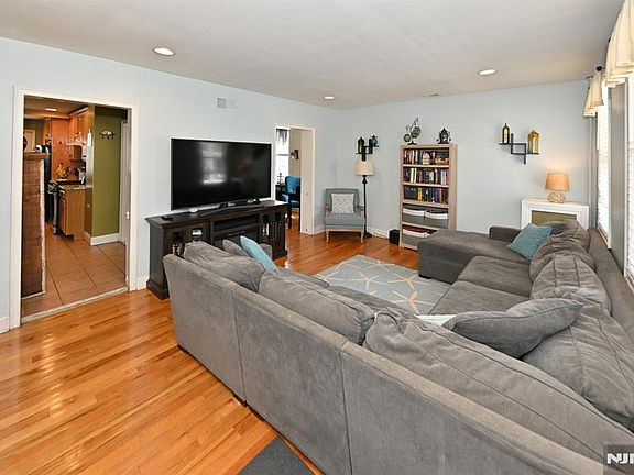 5th image of 34 Gordon St