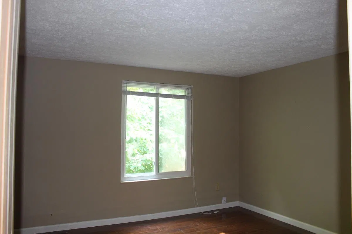 3 bed, 1280 sqft, $1,300 — Photo 2