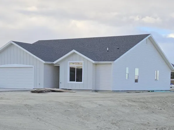 211 Spring Creek Pkwy, Spring Creek, NV 89815