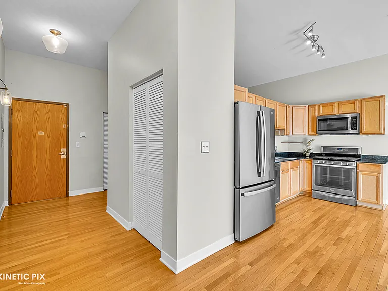 1 S Leavitt St #209 — Photo 15