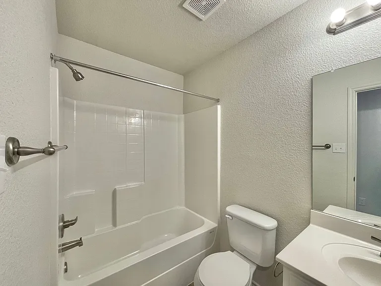 1801 Castroville Trl — Photo 18