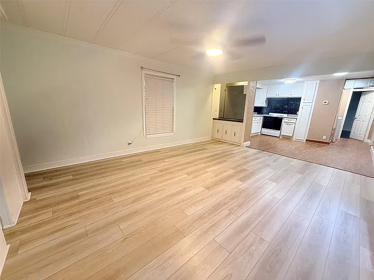 1619 Avenue D — Photo 4