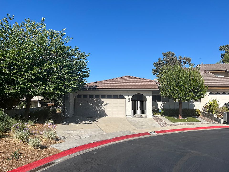 Two car garage with driveway for two+ vehicles