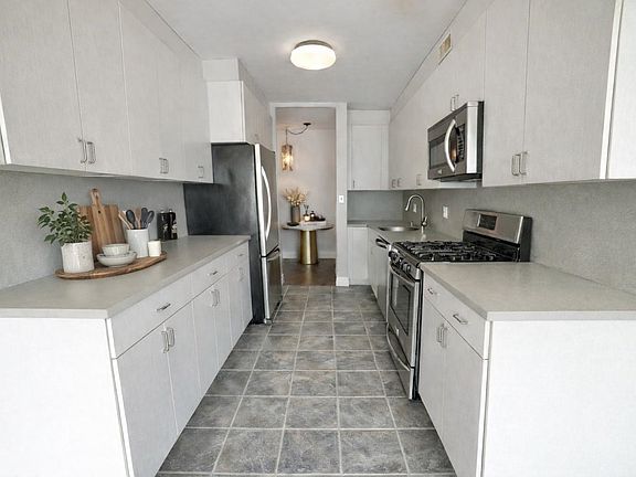 3rd image of 5 Horizon Rd APT 203