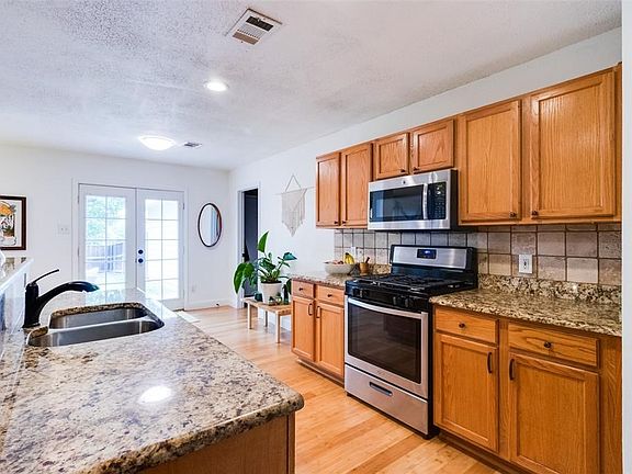 2nd image of 2113 Silver Leaf Dr