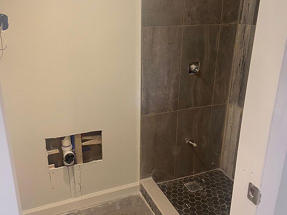 4th image of 126 Belknap Ave #1E