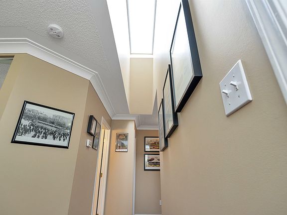 4th image of 10810 86th Ave NW #403