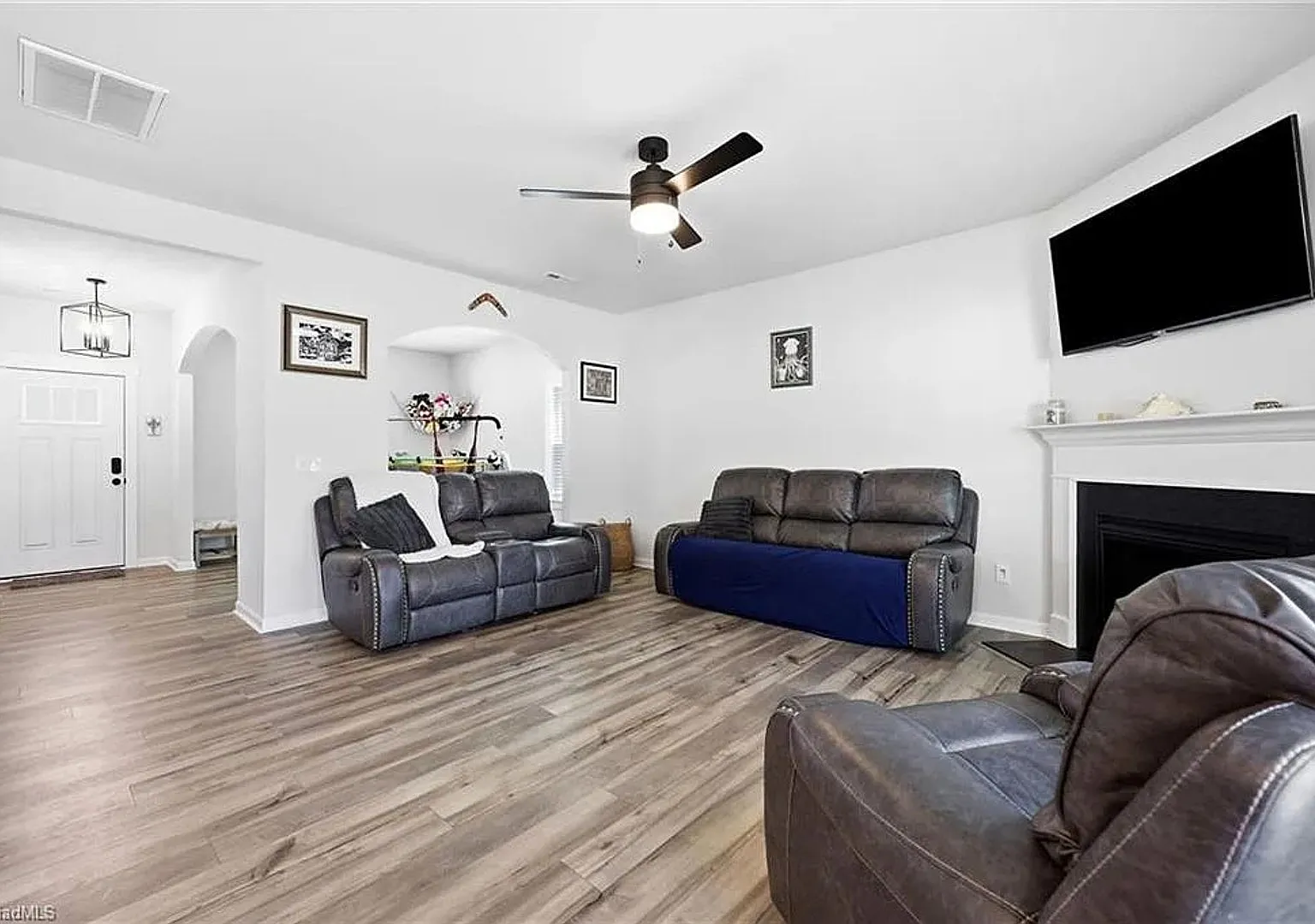 3-Bedroom Home with Fenced Yard, Loft & Upgraded Kitchen — Photo 1