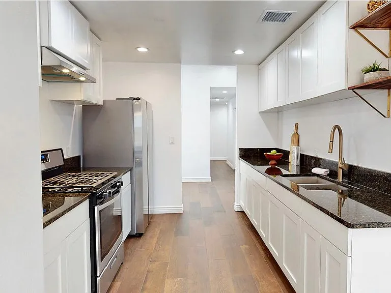 641 La Chapa Ave — Photo 8