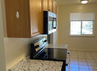 Nob Hill - 2nd Floor 1 Bed Apartment 1 Block to Morningside Park, Albuquerque, NM 87108
