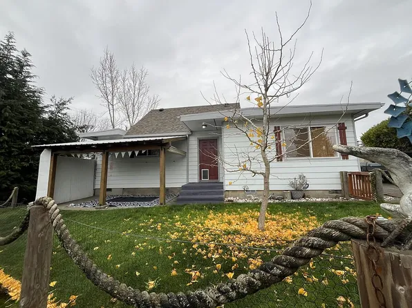 1092 Lewis St, North Bend, OR 97459