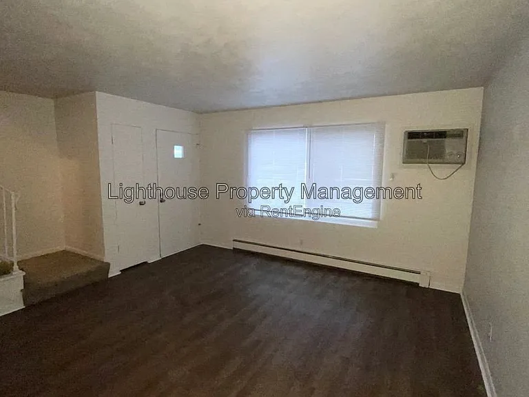 1924 Sunnyside Dr — Photo 3