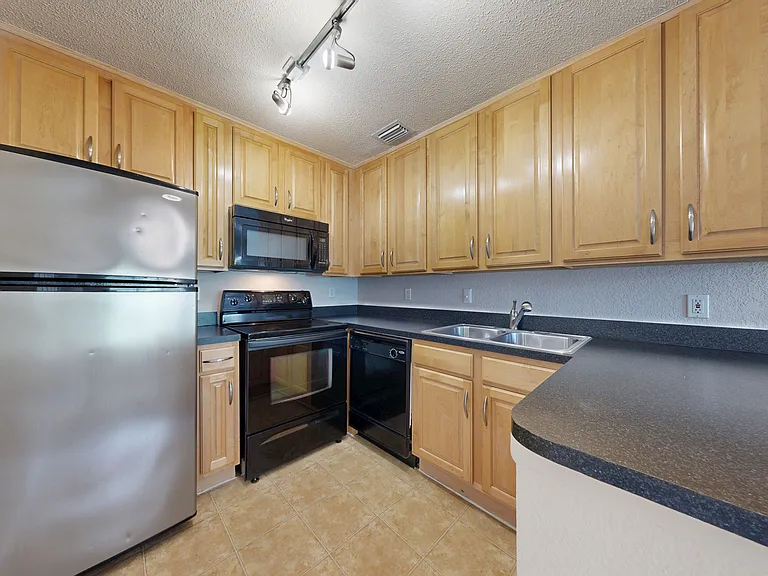 Altamira Place Apartment Homes — Photo 52