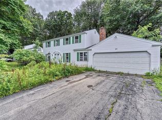 25 Timber Ln, Fairport, NY 14450