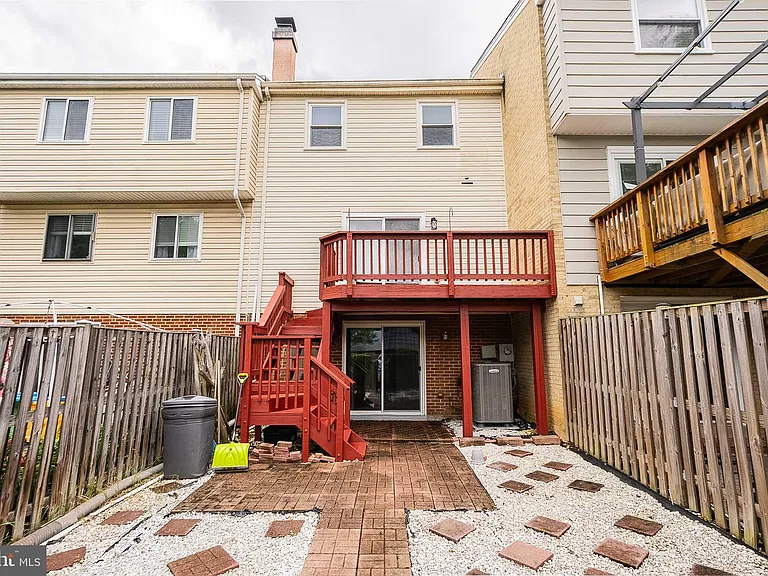 5844 Banning Pl — Photo 37