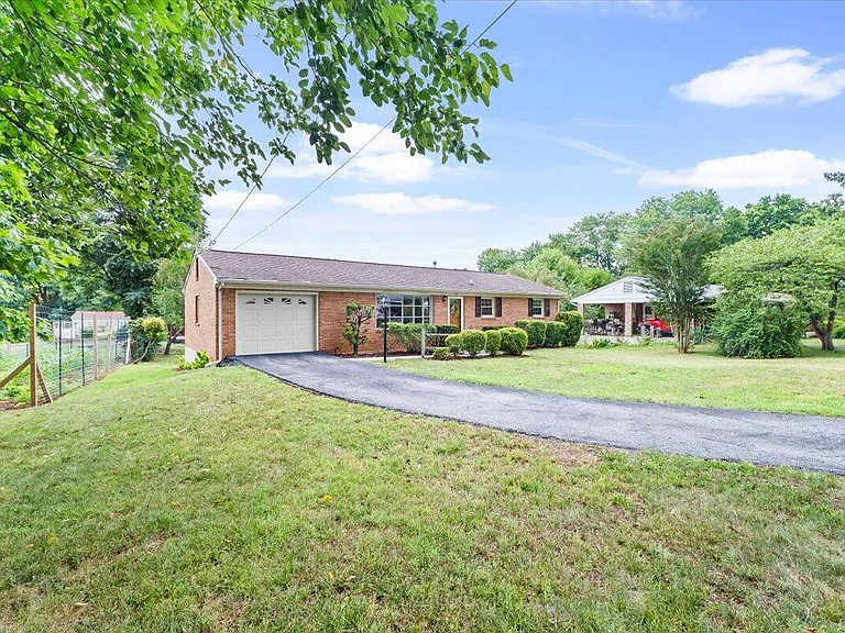 6743 Jasmine Cir — Photo 12