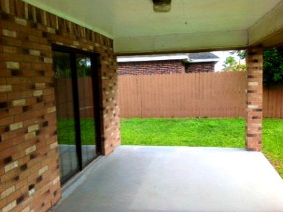 4th image of 2216 Ascot Dr