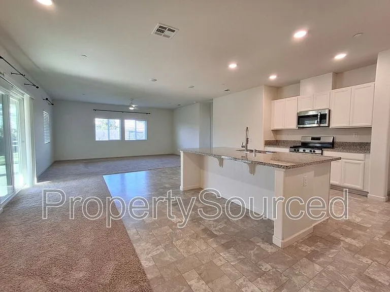 2687 Taft Ave — Photo 4
