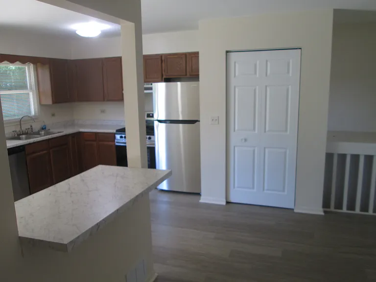 828 Pine Grove Ave — Photo 6