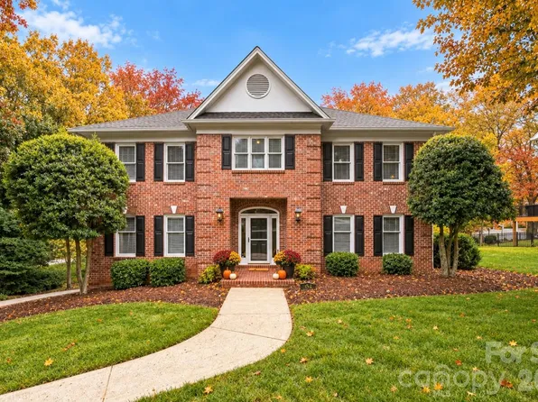 354 41st Avenue Pl NW, Hickory, NC 28601