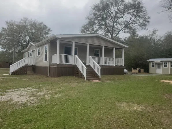 63 W Tchaikovsky Cir, Defuniak Springs, FL 32433