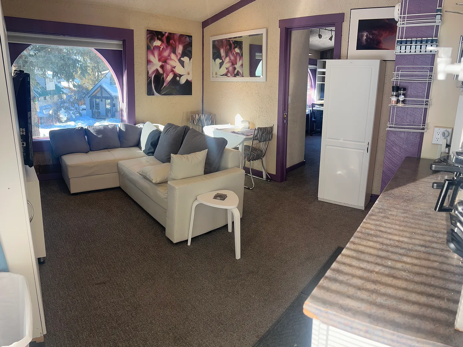 5 bed, 2400 sqft, $1,275 — Photo 4