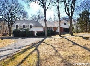 2 Glenby Ln, Glen Head, NY 11545