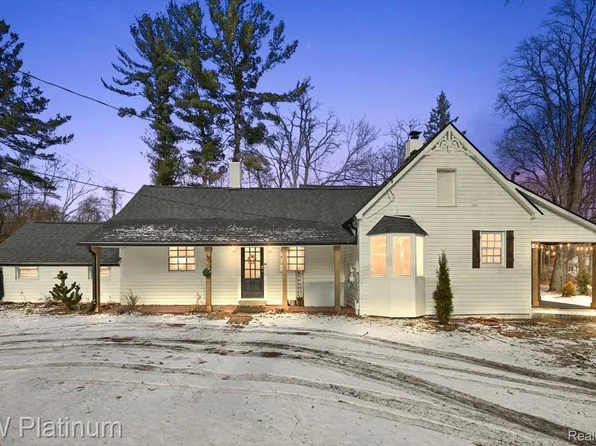 8658 Marsh Rd, Clay, MI 48001